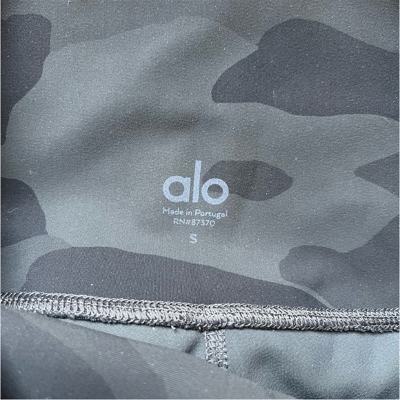 ALO Yoga High-waist Hunter Green Camo Vapor Leggings - Picture 5 of 9